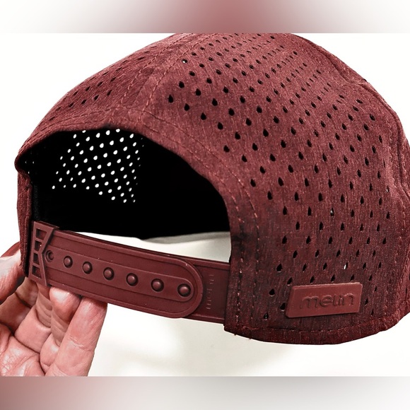 Melin A Game Hydro Snapback Gray and Maroon Cap Classic Size - Picture 2 of 6